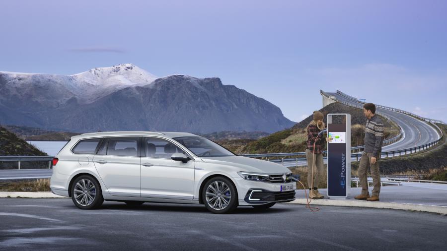  Volkswagen Passat GTE Variant (B8) 2019 года  (WW) (фото 5 из 22)